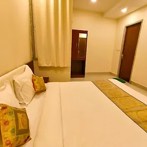 Veer Palace Near Udaipole Hotel