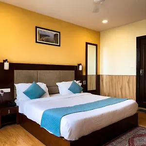 Отель Royal Palm - A Budget In